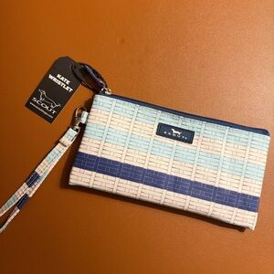 NWT! SCOUT Kate Wristlet in “Meant to Bistro” - Light Blue, Navy, White